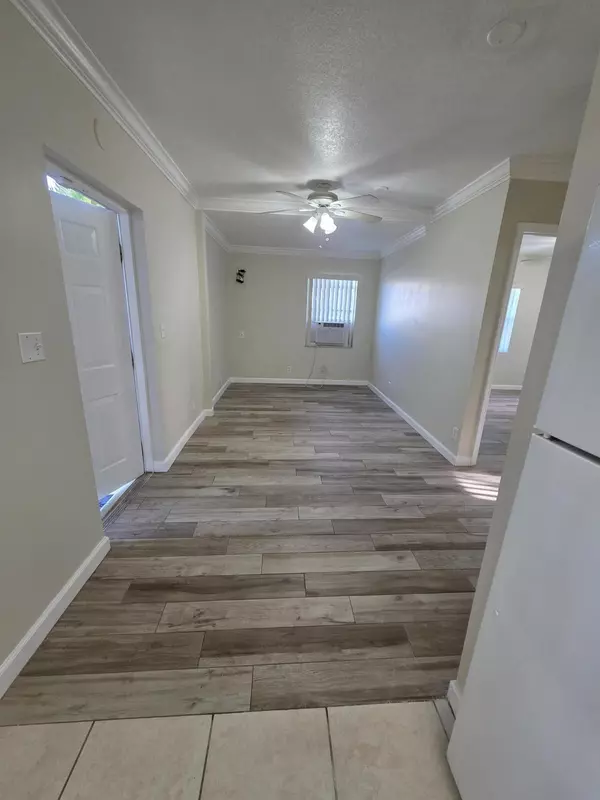 West Palm Beach, FL 33407,217 Butler ST 5