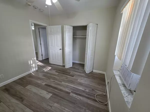 West Palm Beach, FL 33407,217 Butler ST 5