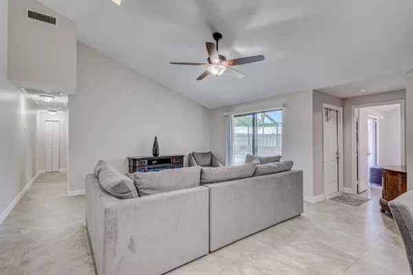 Palm Beach Gardens, FL 33418,5258 Eagle Lake DR