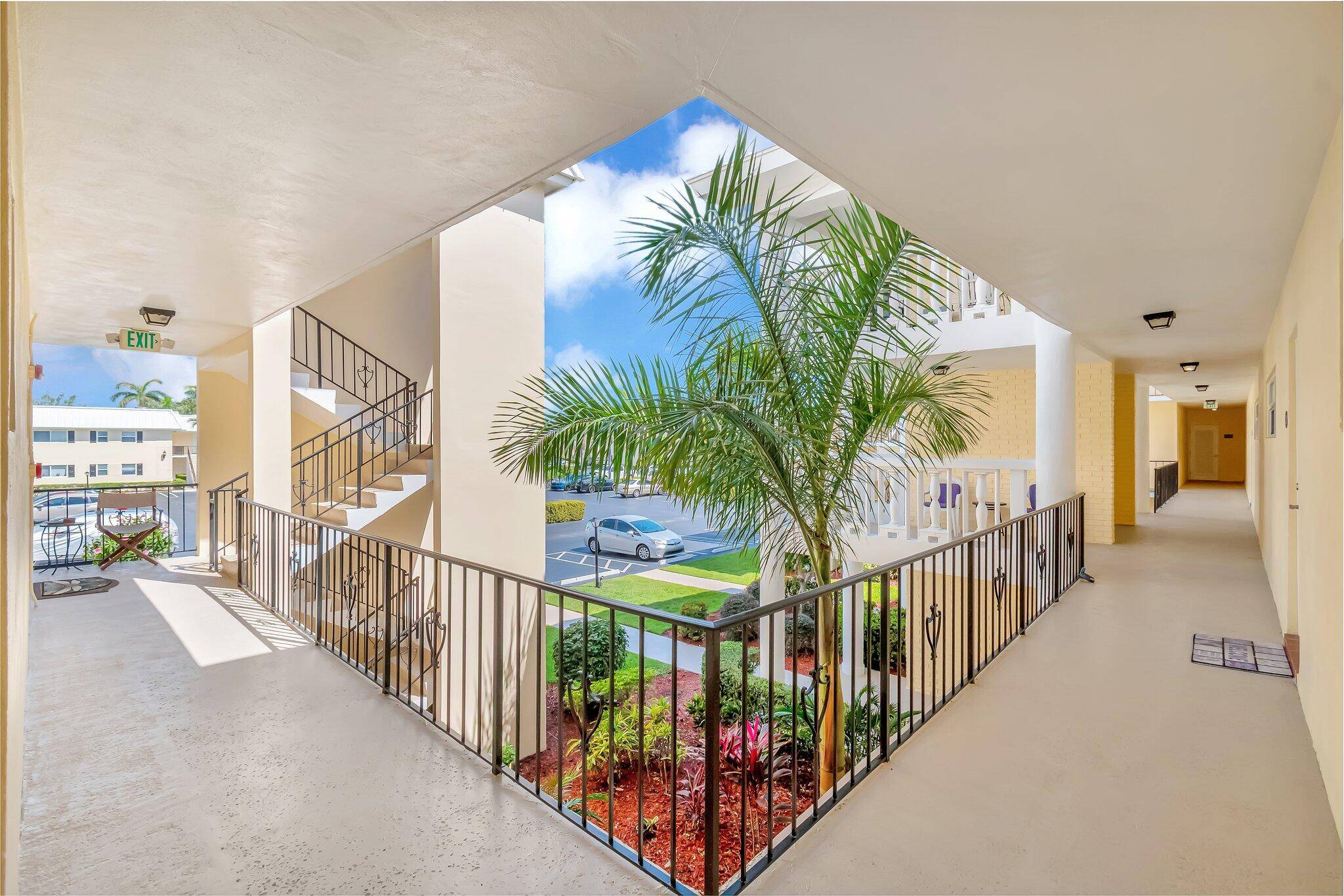 Boynton Beach, FL 33435,17 Colonial Club 204 DR 204