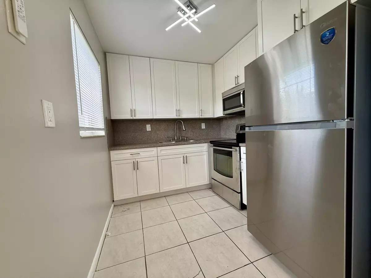 West Palm Beach, FL 33417,118 E Andover