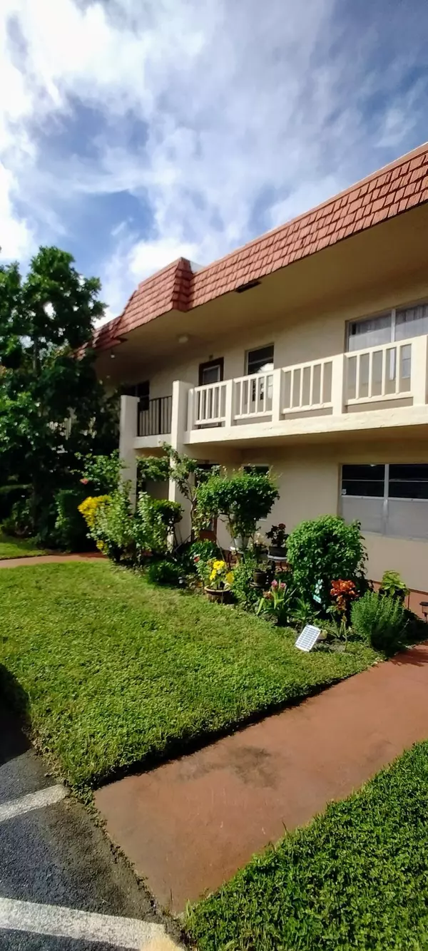 2 Abbey LN 203, Delray Beach, FL 33446