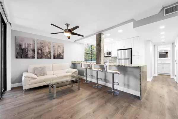 Delray Beach, FL 33444,450 Egret CIR 9111