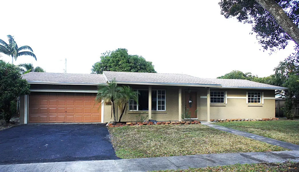 5221 SW 5th ST, Plantation, FL 33317