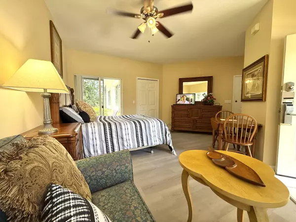 Port Saint Lucie, FL 34986,8306 Mulligan CIR B