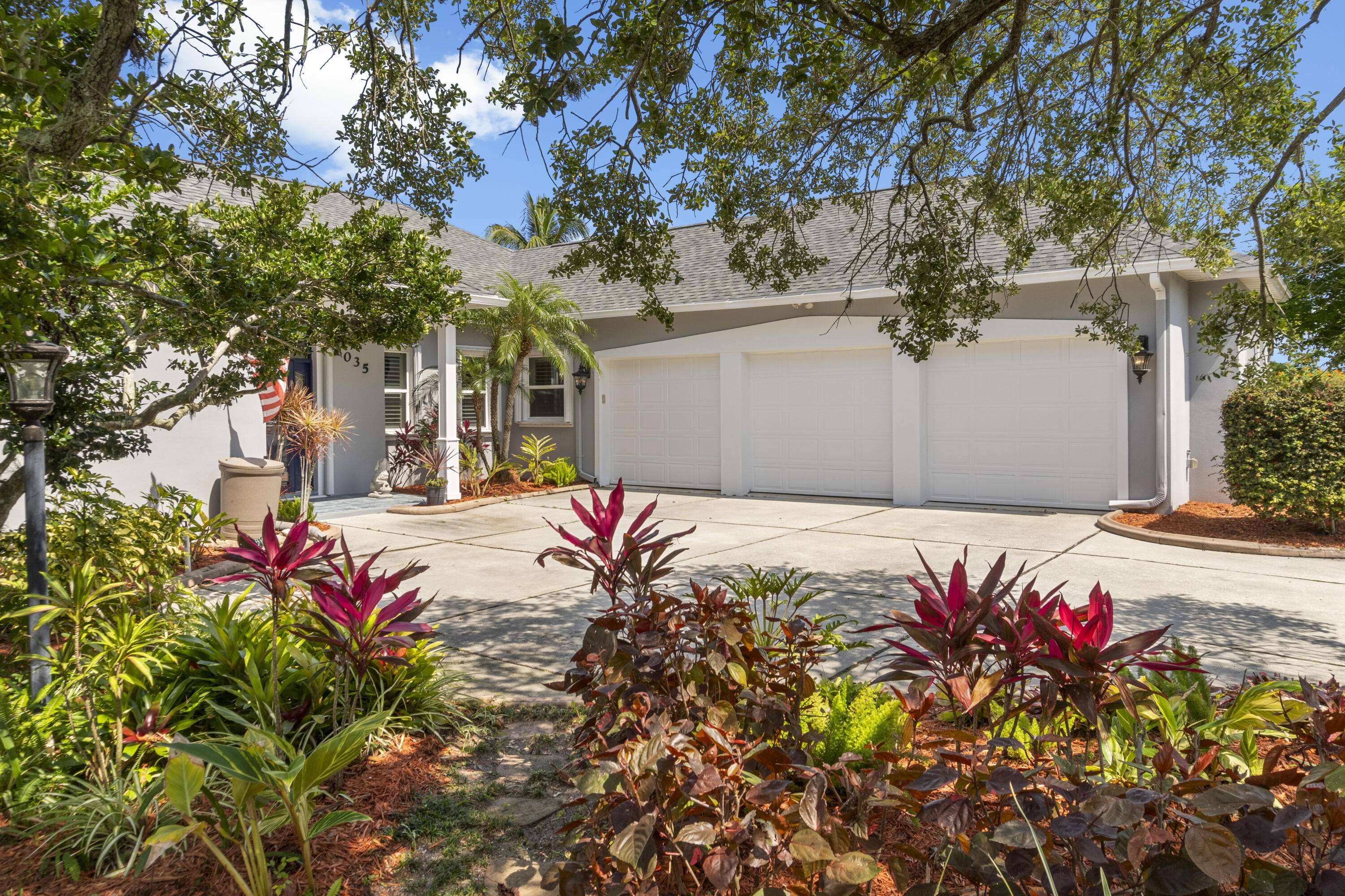 Vero Beach, FL 32968,1035 SW Quail CT