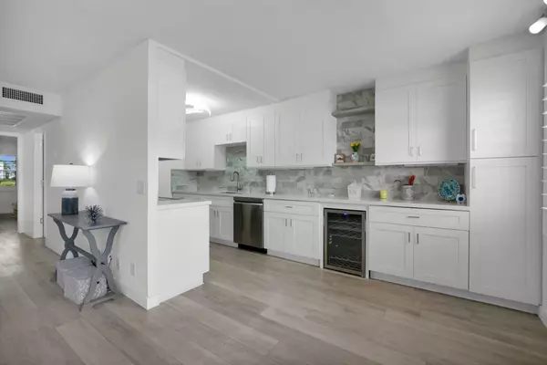 Boca Raton, FL 33434,1084 E Guildford