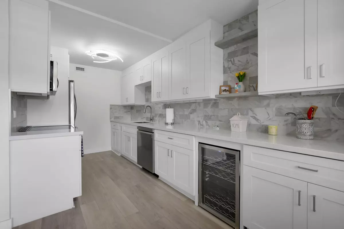 Boca Raton, FL 33434,1084 E Guildford