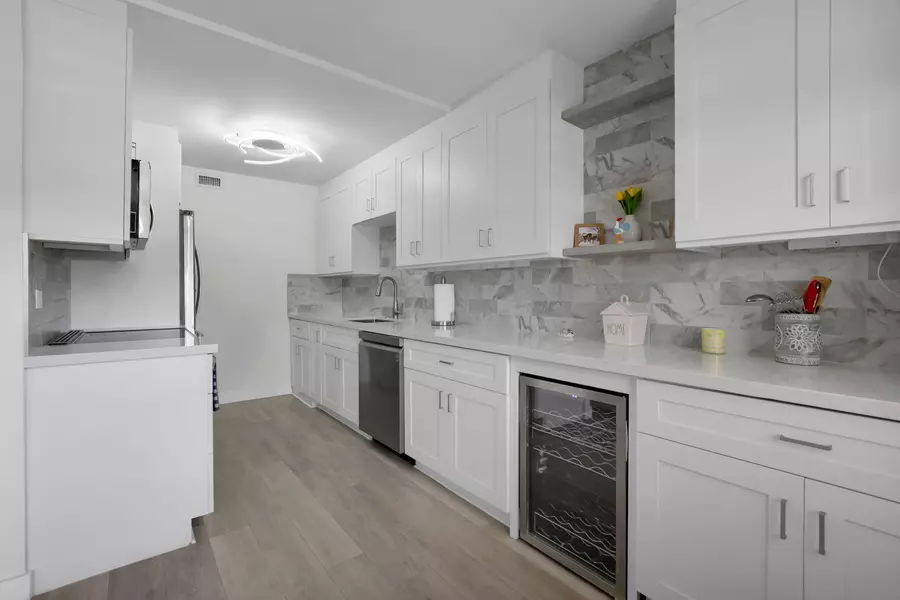 1084 E Guildford, Boca Raton, FL 33434