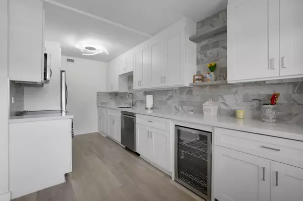 1084 E Guildford, Boca Raton, FL 33434