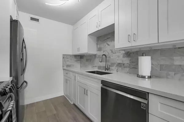 Boca Raton, FL 33434,1084 E Guildford