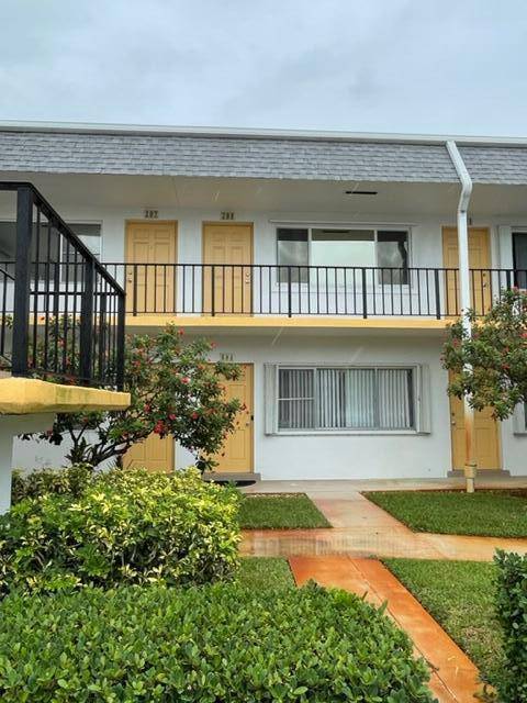 Lake Worth Beach, FL 33461,3000 Lake Osborne DR 208
