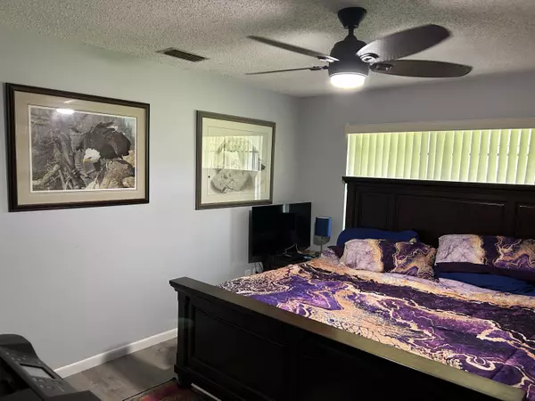 Stuart, FL 34994,1949 SW Palm City RD 25 C