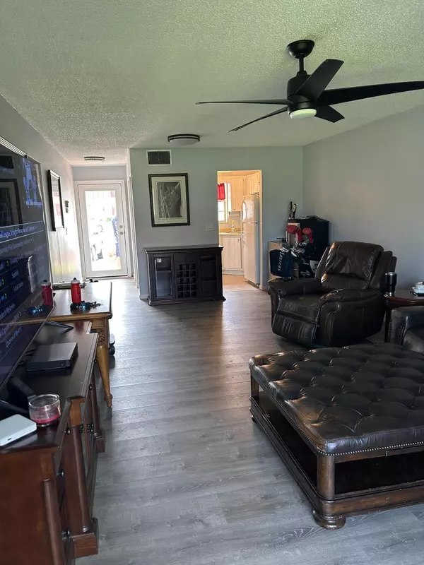 Stuart, FL 34994,1949 SW Palm City RD 25 C