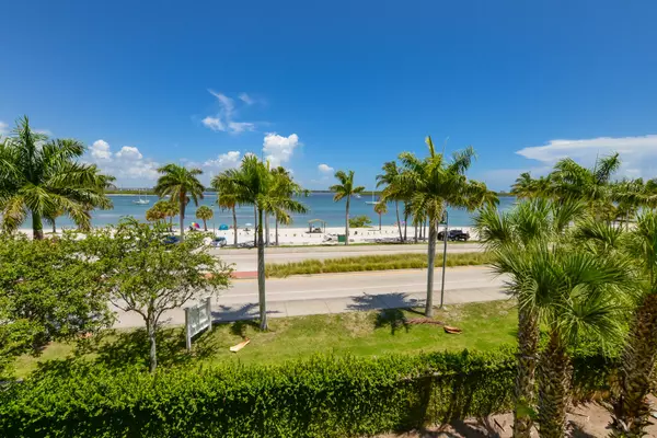 Fort Pierce, FL 34949,35 W Harbour Isle DR 302