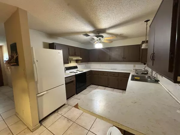 Deerfield Beach, FL 33442,303 SW 33rd TER