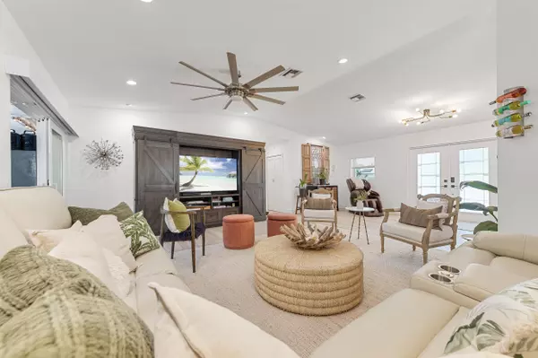 Port Saint Lucie, FL 34983,726 SE Seahouse DR