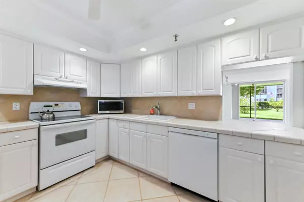 Boca Raton, FL 33487,198 NW 67th ST 102