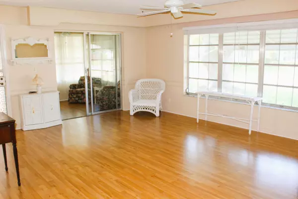 Delray Beach, FL 33445,540 High Point DR A