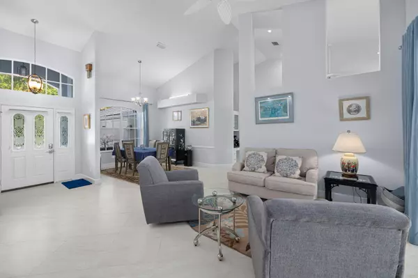 Port Saint Lucie, FL 34986,550 SW Sanctuary DR