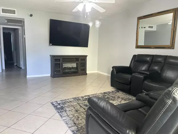 West Palm Beach, FL 33417,105 E Sheffield
