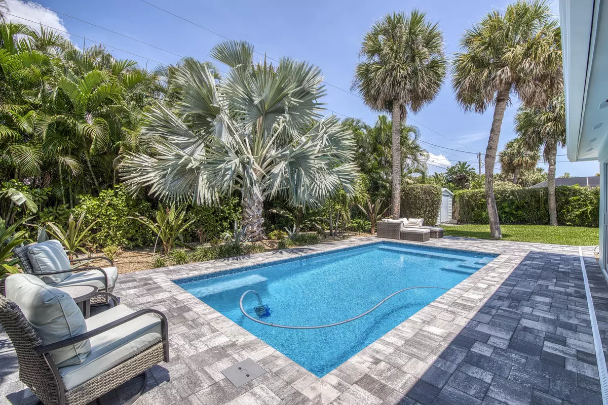 Stuart, FL 34996,206 SE Wentworth DR