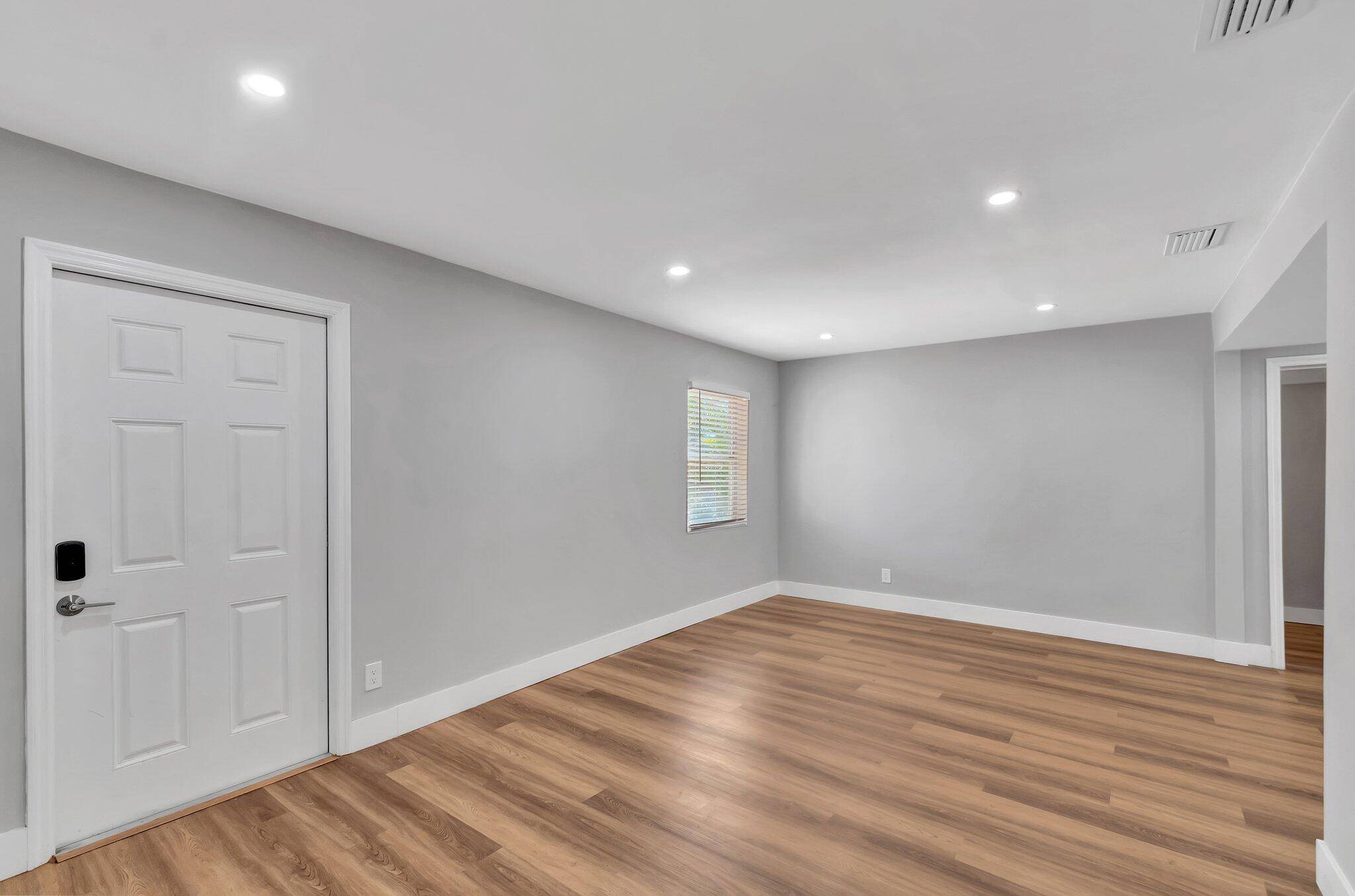 Lantana, FL 33462,125 E Hart ST