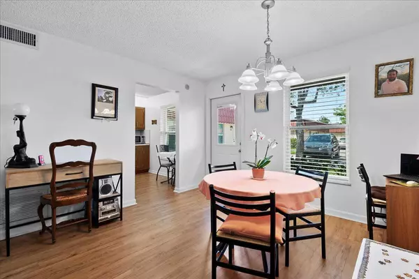 Lake Worth, FL 33467,884 Worcester LN