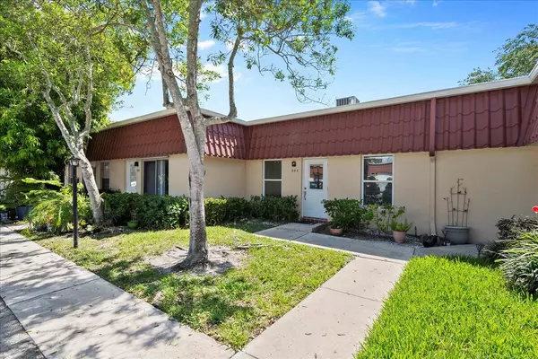 884 Worcester LN, Lake Worth, FL 33467