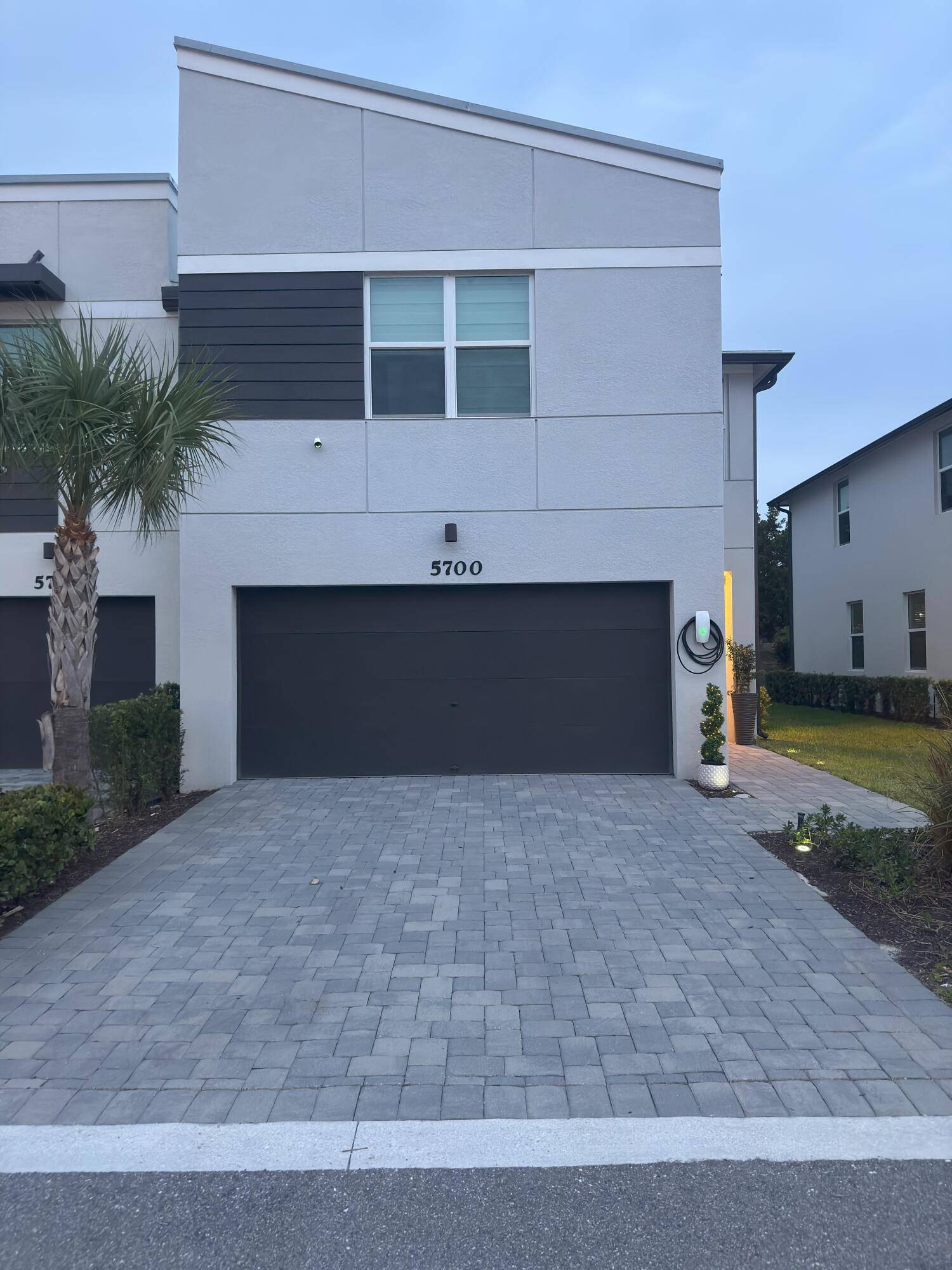 5700 Mentmore DR, Mangonia Park, FL 33407