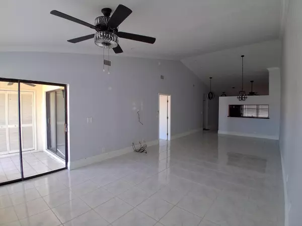 Lake Worth, FL 33467,7590 Tahiti 204 LN 204