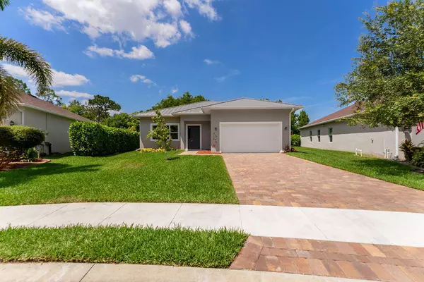 675 NE Moss Rose PL, Port Saint Lucie, FL 34983