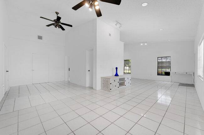 Hialeah, FL 33012,3682 W 2 AVE
