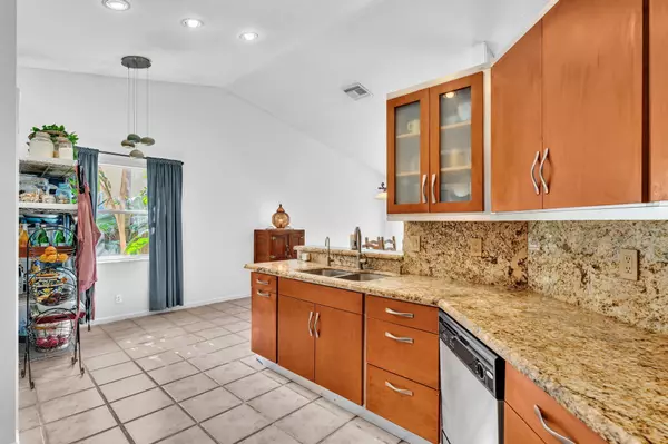 Boca Raton, FL 33487,498 Oregon LN