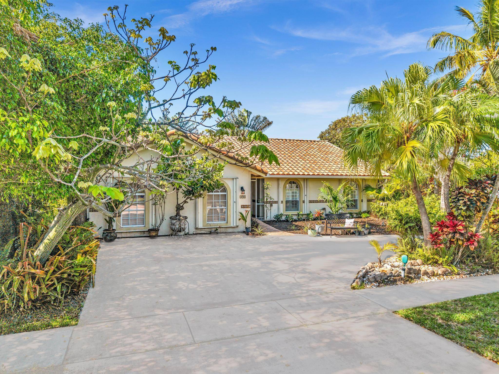 498 Oregon LN, Boca Raton, FL 33487