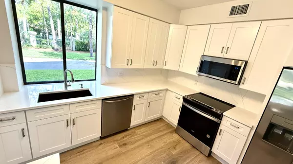 Boca Raton, FL 33486,5800 Coach House CIR B