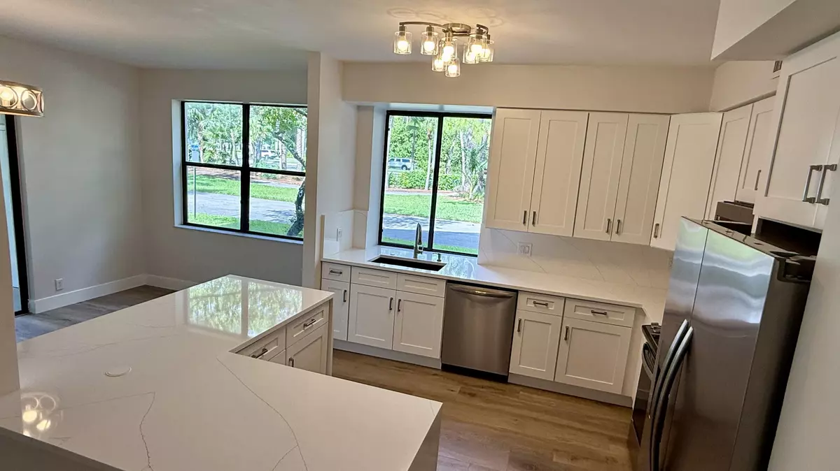 Boca Raton, FL 33486,5800 Coach House CIR B