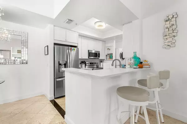 Boca Raton, FL 33432,99 SE Mizner BLVD 543