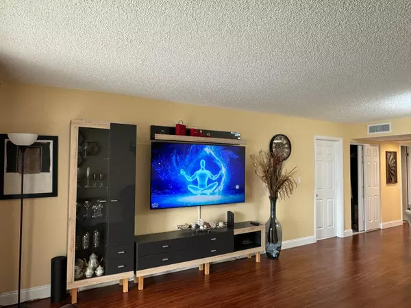 Boca Raton, FL 33428,9355 SW 8th ST 417
