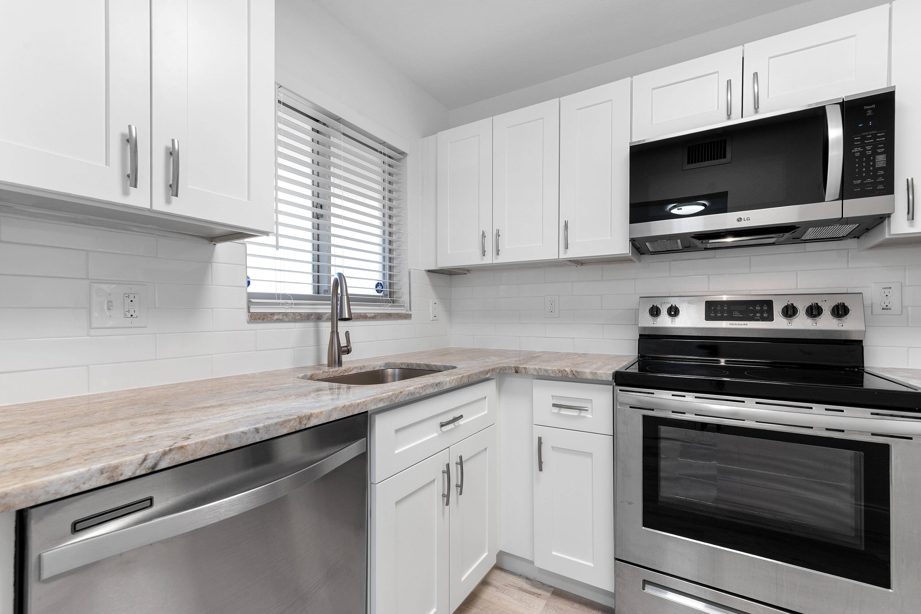 Sunrise, FL 33322,8000 E Sunrise Lakes DR 112