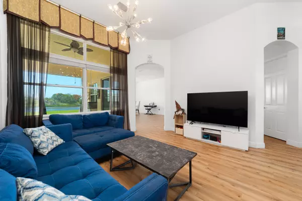 Port Saint Lucie, FL 34986,525 SW Lake Manatee WAY