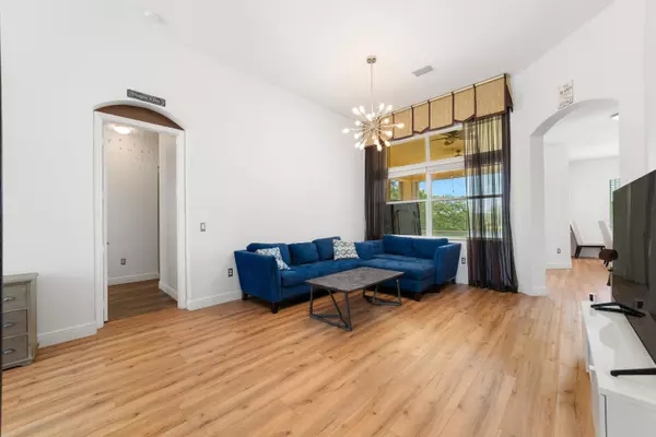 Port Saint Lucie, FL 34986,525 SW Lake Manatee WAY