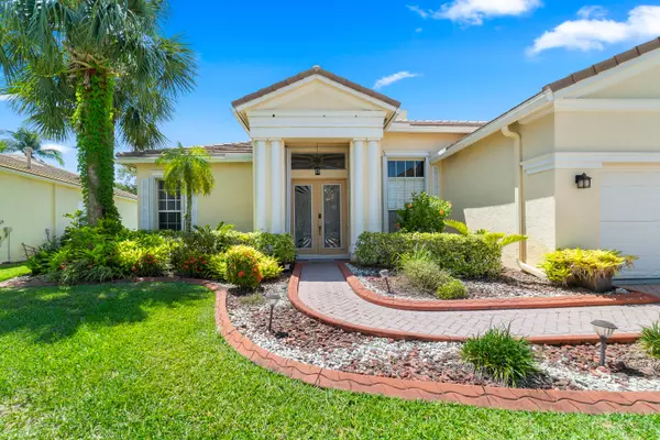 Port Saint Lucie, FL 34986,525 SW Lake Manatee WAY