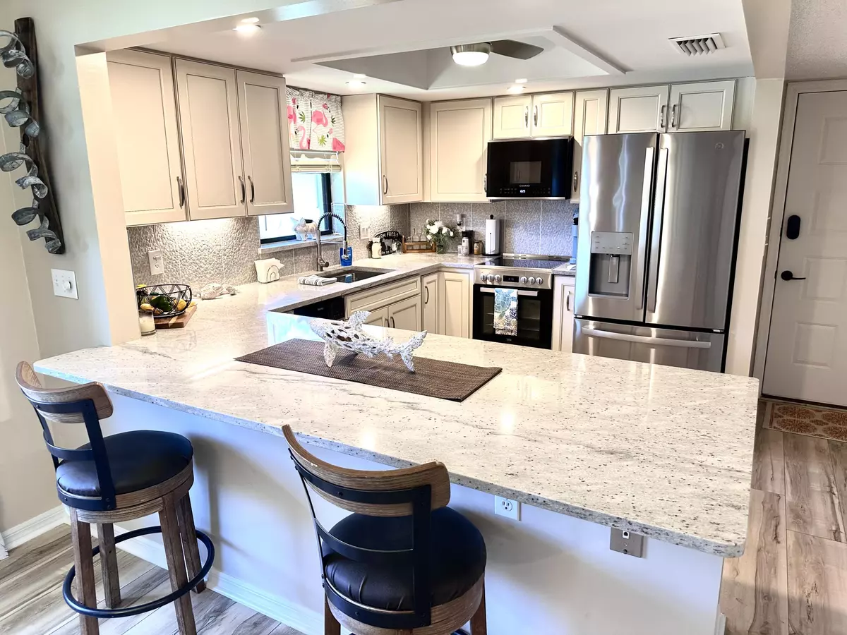 Stuart, FL 34997,301 SW South River DR 206
