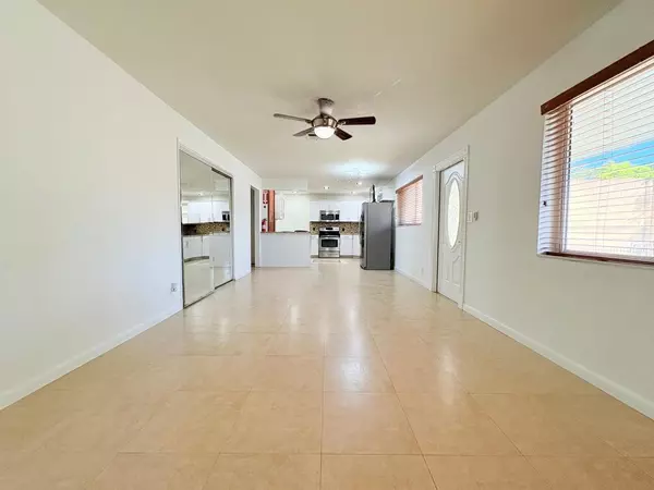 West Palm Beach, FL 33405,1034 Almeria RD