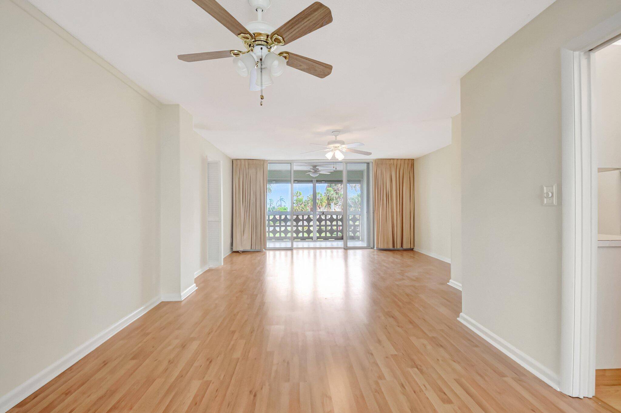 Lake Worth, FL 33460,1 N Golfview RD 305