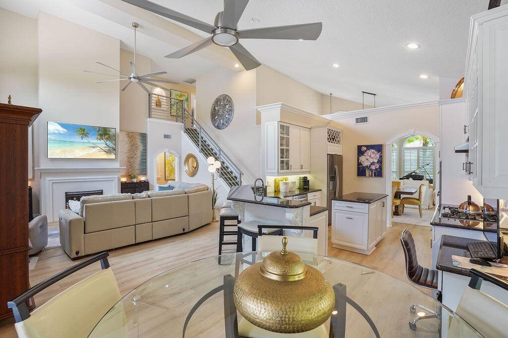 Port Saint Lucie, FL 34986,572 SW Romora Bay