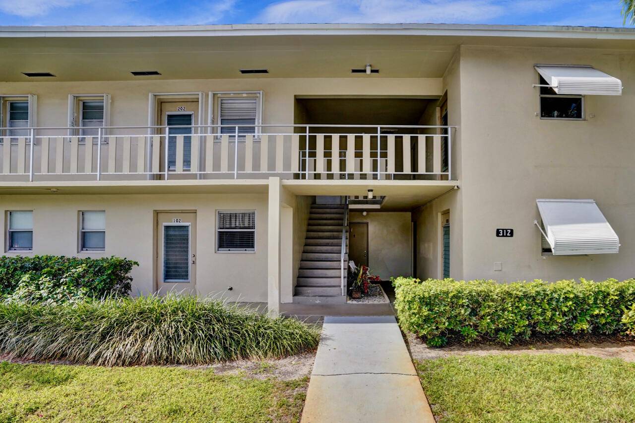 Boynton Beach, FL 33435,312 NE 17th AVE 202