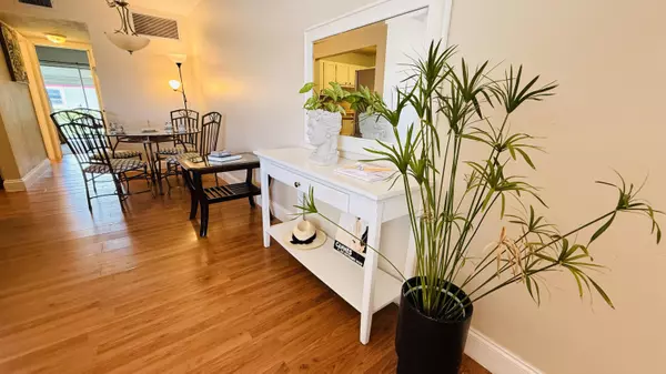 2102 Lake Osborne DR 17, Lake Worth Beach, FL 33461