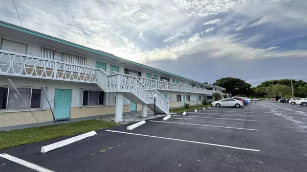 Lake Worth Beach, FL 33461,2102 Lake Osborne DR 17
